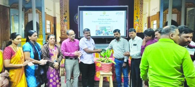 ಸರ್ಕಾರಿ ಶಾಲಾ ಮಕ್ಕಳಿಗೆ ತಂತ್ರಜ್ಞಾನ ಬಳಸಿ ಗುಣಮಟ್ಟದ ಶಿಕ್ಷಣ ನೀಡವುದು ಸೂಕ್ತ: ಕುಮಾರ್ ಕೆ ಎಫ್