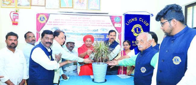 ಎಲ್ಲ ದಾನಗಳಲ್ಲಿ ಶ್ರೇಷವಾದದು ನೇತ್ರದಾನ : ಅಭಿನವ ಶಿವಾನಂದ ಮಹಾಸ್ವಾಮೀಜಿ 