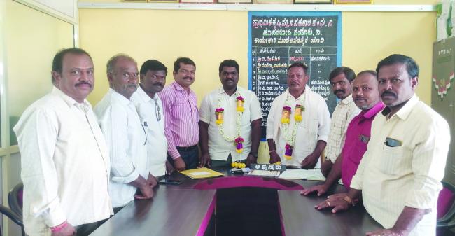 ಕೃಷಿ ಪತ್ತಿನ ಸಹಕಾರ ಸಂಘದ ಅಧ್ಯಕ್ಷರಾಗಿ ಮಂಜುನಾಥ, ಉಪಾಧ್ಯಕ್ಷರಾಗಿ ವಲಿ ಮಸೀದಿ ಅವಿರೋಧ ಆಯ್ಕೆ