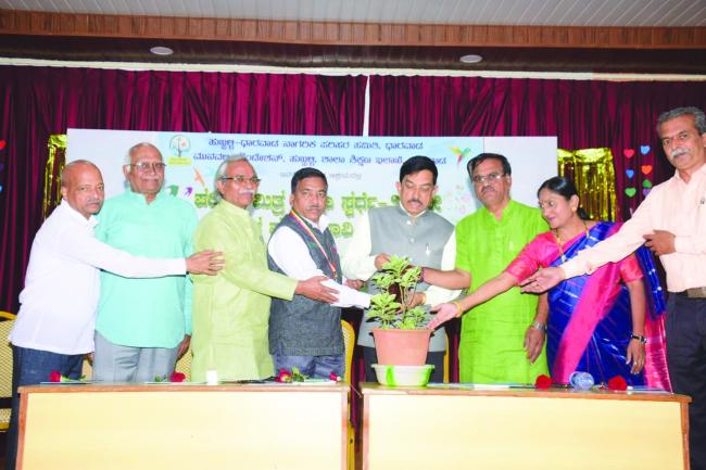 ಪರಿಸರವು ನಮ್ಮ ಅನುಕೂಲದ ಬಹಳಷ್ಟು ಅಮೂಲ್ಯ ವಸ್ತುಗಳನ್ನು ನಮಗೆ ಉಡುಗೊರೆಯಾಗಿ ನೀಡಿದೆ-ಅಜೀತ ಪ್ರಸಾದ