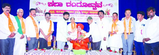 ಬಸವರಾಜ ಮನಸೂರ ಹೆಸರು ಚಿರಸ್ಥಾಯಿಗೊಳಿಸಲು ಸರಕಾರ ಚಿಂತನೆ ನಡೆಸಬೇಕು: ಯರಗಂಬಳಿಮಠ 