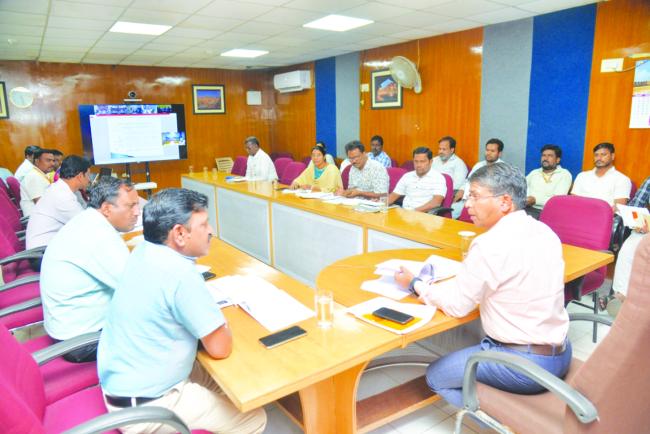 ಜಿಲ್ಲಾ ಮಟ್ಟದ ಸಮನ್ವಯ ಸಮಿತಿ ಸಭೆಯಲ್ಲಿ ಅಪರ ಜಿಲ್ಲಾಧಿಕಾರಿ ಮಹಮ್ಮದ್ ಝುಬೇರ್ ಸೂಚನೆ ಬೆಳೆ ಕಟಾವು ಪ್ರಯೋಗ ನಿರ್ಲಕ್ಷಿಸುವಂತಿಲ್ಲ