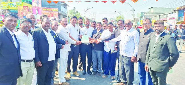 ಸಿಪಿಐ ಮಂಟೂರನ್ನು ಅಮಾನತುಗೊಳಿಸಲು ಆಗ್ರಹಿಸಿ ಪ್ರತಿಭಟನೆ 