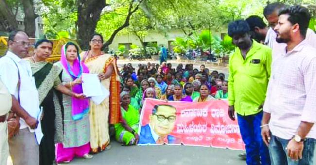 ದೇವದಾಸಿ ಮಹಿಳೆಯರ ಮನೆ ಮನೆಗೆ ತೆರಳಿ ಮರು ಗಣತಿಯನ್ನು ನಡೆಸಲು ಒತ್ತಾಯ