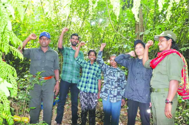 ಮುಖ್ಯಮಂತ್ರಿ ಸಿದ್ದರಾಮಯ್ಯ, ಗೃಹ ಸಚಿವ ಜಿ.ಪರಮೇಶ್ವರ್  ಸಮ್ಮುಖದಲ್ಲಿ ಶರಣಾದ ಆರು ಮಂದಿ ನಕ್ಸಲೀಯರು