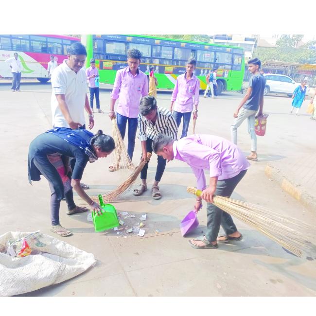 ಎಬಿವಿಪಿ ವಿದ್ಯಾರ್ಥಿಗಳಿಂದ ಸ್ವಚ್ಚತಾ ಕಾರ್ಯಕ್ರಮ 