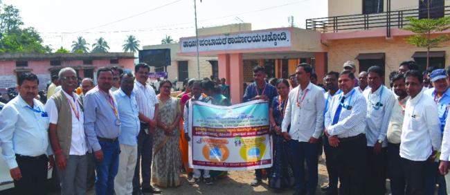 ಸಿಬ್ಬಂದಿಗಳು ಪ್ರಧಾನ ಮಂತ್ರಿ ಜೀವನ ಜ್ಯೋತಿ ಯೋಜನೆ ಹಾಗೂ ಪ್ರಧಾನ ಮಂತ್ರಿ ಸುರಕ್ಷಾ ಭೀಮಾ ಯೋಜನೆ ಕಡ್ಡಾಯ