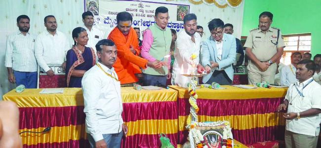 ಮೈಲಾರ ಜಾತ್ರೆಗೆ ಬರುವ ಭಕ್ತರ ಭಾವನೆಗೆ ಧಕ್ಕೆ ತಂದರೆ ಕ್ರಮ- ಡಿಸಿ ಎಚ್ಚರಿಕೆ