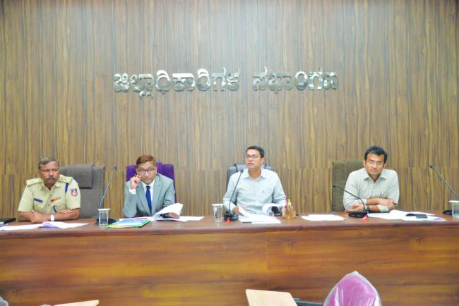  ಯೋಜನೆ ಅನುಷ್ಠಾನ ಕುರಿತ ಜಿಲ್ಲಾ ಮಟ್ಟದ ಸಭೆಯಲ್ಲಿ ಜಿಲ್ಲಾಧಿಕಾರಿ ಪ್ರಶಾಂತ್ ಕುಮಾರ್ ಮಿಶ್ರಾ ಆದೇಶ ಬಾಲ್ಯ ವಿವಾಹ ತಡೆಗೆ ಜಾಗೃತಿ ಮೂಡಿಸಿ