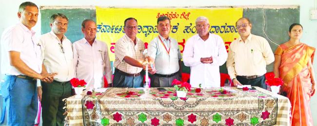 ಏಕಾಗ್ರತೆಗೆ ಅಭ್ಯಾಸ ಬಲವೇ ಪ್ರಧಾನ ಸಾಧನ: ಹೂಗಾರ 