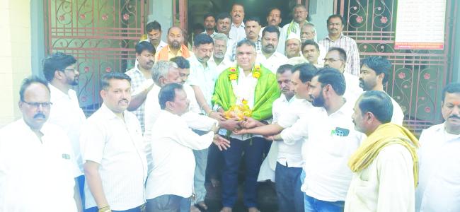 ಶಾಸಕ ಪಠಾಣ ದೇವರ ದರ್ಶನ ನಂತರ ಗೌರವ ಸನ್ಮಾನ 