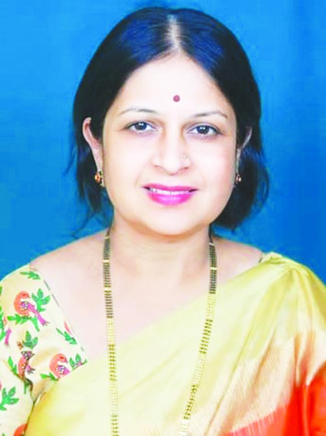 ಸಮ್ಮೇಳನದ ಸರ್ವಾದ್ಯಕ್ಷರಾಗಿ  ಕುಲಸಚಿವೆ ಡಾ. ವಿಜಯಲಕ್ಷ್ಮೀ ತಿರ್ಲಾಪೂರ  