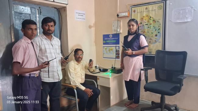 ಬಂಥನಾಳ ಮುರಾರ್ಜಿ ದೇಸಾಯಿ ವಸತಿ ಶಾಲೆಯಲ್ಲಿ ಹ್ಯಾಮ್ ರೇಡಿಯೋ ಸ್ಟೇಷನ್ ಅಳವಡಿಕೆ 