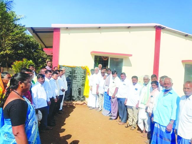 ಸರ್ಕಾರಿ ಶಾಲೆಯಲ್ಲಿ ಬದುಕಿನ ಶಿಕ್ಷಣ ಶಾಸಕ ಬಸವರಾಜ್ ಶಿವಣ್ಣನವರ