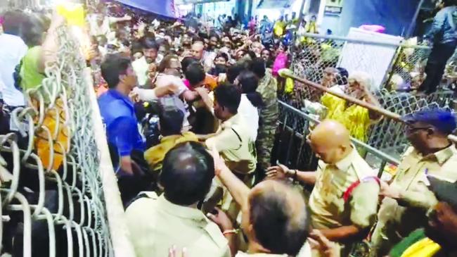 ತಿರುಪತಿ  ದೇಗುಲದಲ್ಲಿ ಕಾಲ್ತುಳಿತ ಆರು ಮಂದಿ  ಸಾವು: ಮೃತರಿಗೆ ತಲಾ 25 ಲಕ್ಷ ರೂಪಾಯಿ ಪರಿಹಾರ ಘೋಷಣೆ