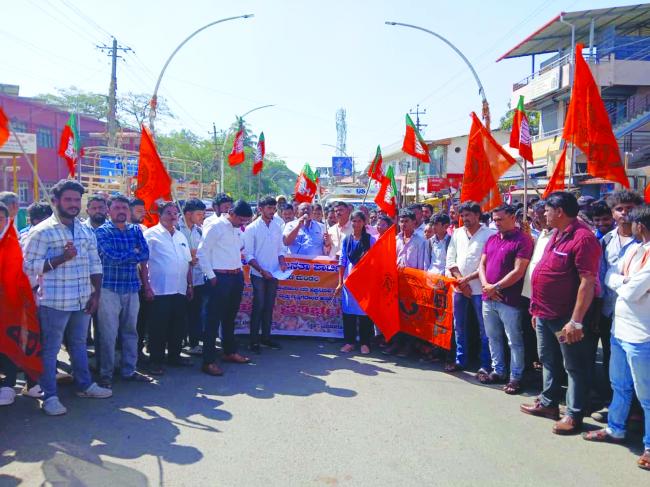 ಬಸ ಟಿಕೆಟ್ ದರ ಏರಿಕೆ ವಿರುದ್ಧ ಆಕ್ರೋಶ  