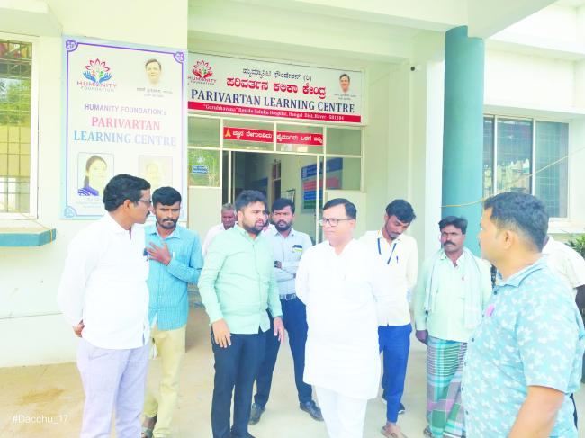 ಗುರುಭವನದಲ್ಲಿ ಆಯೋಜಿಸಿರುವ ಬೃಹತ್ ಉದ್ಯೋಗ ಮೇಳದ ಹಿನ್ನೆಲೆಯಲ್ಲಿ ಶಾಸಕ ಶ್ರೀನಿವಾಸ ಮಾನೆ ಸ್ಥಳಕ್ಕೆ ಭೇಟಿ