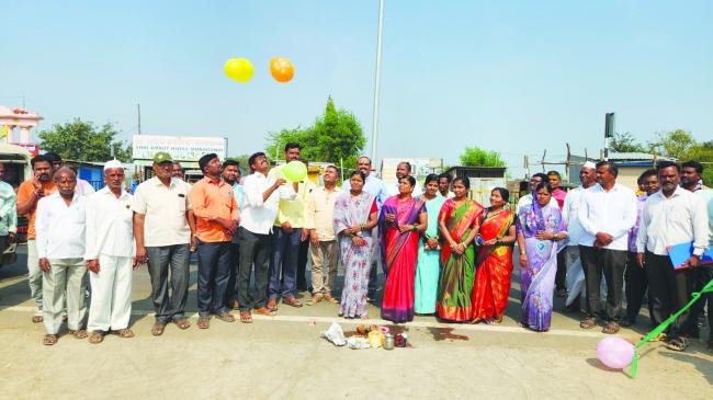 ಮುರಗುಂಡಿಯಲ್ಲಿ ಬುಧವಾರ ವಾರದ ಸಂತೆಗೆ ಗ್ರಾಮ ಅಧ್ಯಕ್ಷರಿಂದ ಚಾಲನೆ  