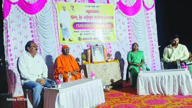 ಸಂತ ಎಂಬ ಪದಕ್ಕೆ ಅನ್ವರ್ಥದಂತಿದ್ದ  ಸಿದ್ದೇಶ್ವರ ಸ್ವಾಮಿಜಿ : ಆರತಿ ಶಹಾಪೂರ 