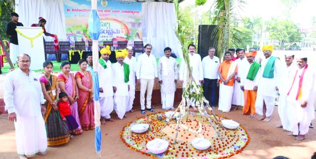 ಮೂಡಲಗಿ ಶಿಕ್ಷಣ ಸಂಸ್ಥೆಯ ಶಿವಬೋಧರಂಗ ಪದವಿ ಪೂರ್ವ ಮಹಾವಿದ್ಯಾಲಯದಲ್ಲಿ ಏರಿ​‍್ಡಸಿದ್ದ ‘ಸುಗ್ಗಿ ಸಂಭ್ರಮ’ ಕಾರ್ಯಕ್ರಮ