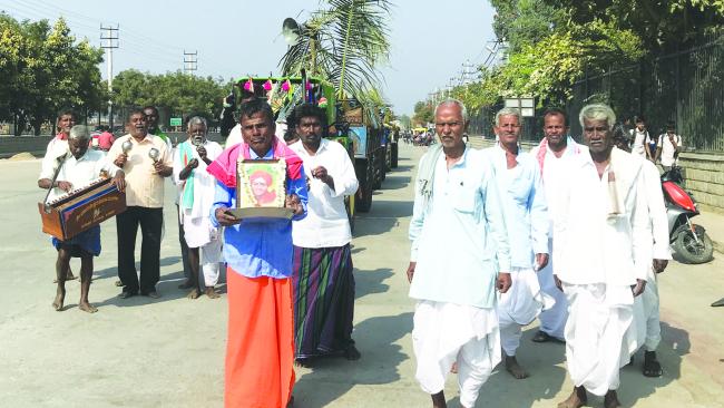 ಜಾನಪದ ಕಲಾ ತಂಡಗಳ ಪ್ರದರ್ಶನ 