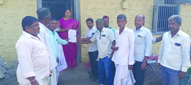 ಬ್ರಿಜ್ ಕಂ ಬ್ಯಾರೇಜ್ ನಿರ್ಮಿಸಿ ಕೊಡುವಂತೆ ಒತ್ತಾಯಿಸಿ ಮನವಿ 