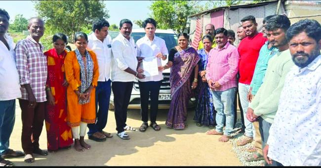 ಬಾಲಕನ ಕುಟುಂಬಕ್ಕೆ  ಸಾಂತ್ವನ,ಪರಿಹಾರ ಮತ್ತು ಆಶ್ರಯ ಮನೆ ಭರವಸೆ ಶ್ರಿ ಕೃಷ್ಣಗೌಡ್ರ ಪಾಟೀಲ 