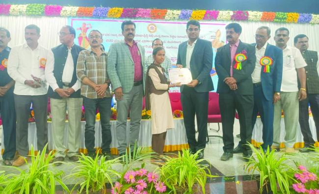 ರಾಜ್ಯ ಮಟ್ಟದ ಪದವಿ ಪೂರ್ವ ಕಾಲೇಜುಗಳ ಸಾಂಸ್ಕೃತಿ ಕಾರ್ಯಕ್ರಮ ಸ್ಪರ್ಧೆಯಲ್ಲಿ ವಿದ್ಯಾರ್ಥಿನಿಯರ ಸಾಧನೆ