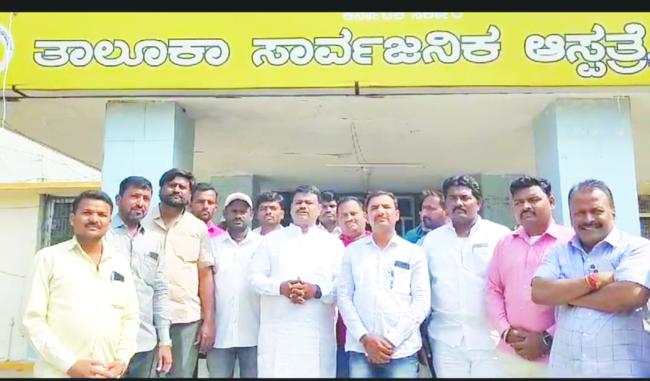 ಬಿ ಡಿ ಪಾಟೀಲ ಜನ್ಮದಿನ: ರೋಗಿಗಳಿಗೆ ಹಣ್ಣು ಹಂಪಲು ವಿತರಣೆ