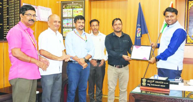 ಮಹ್ಮದ್ ಹನೀಫ್ ಪಿಡಿಓ ಆಫ್ ದಿ ಮಂತ್ ಪ್ರಶಸ್ತಿ ಪ್ರದಾನ