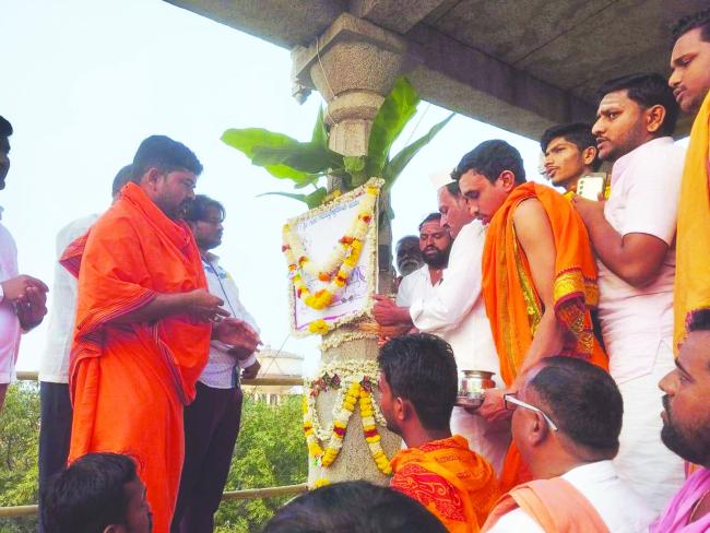 ಬಸವ ಪಟಆರೋಹಣ: ಗವಿಮಠಜಾತ್ರೆಗೆ ವಿದ್ಯುಕ್ತವಾಗಿ ಚಾಲನೆ 