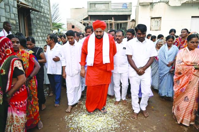 ವಚನ ದರ್ಶನ ಕಾರ್ಯಕ್ರಮದ   ಅಂಗವಾಗಿ  ವಿವಿಧ ಗ್ರಾಮಗಳಲ್ಲಿ ಜನಜಾಗೃತಿ ಪಾದಯಾತ್ರೆ