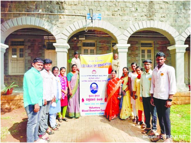 ಕೆ.ಎಲ್‌.ಇ. ಸಂಸ್ಥೆಯ ಶಿಕ್ಷಣ ಮಹಾವಿದ್ಯಾಲಯದ ವಿದ್ಯಾರ್ಥಿಗಳಿಂದ  ರಕ್ತದಾನ  