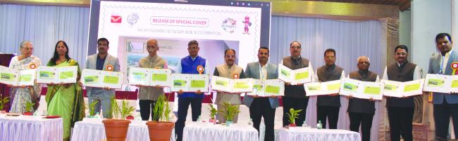 ಸತೀಶ ಶುಗರ್ಸ್ ರಜತ ಮಹೋತ್ಸವದ ವಿಶೇಷ ಅಂಚೆ ಲಕೋಟೆ ಬಿಡುಗಡೆ 