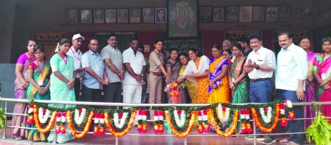  ಪಿಎಸ್ಸೈ ಎಲ್‌.ಮಧು. ಮಹಾಲಿಂಗಪುರದ ಬಿವಿವಿ ಶಾಲೆಯಲ್ಲಿ ನಡೆದ ಮಕ್ಕಳ ಸಂತೆ ಕಾರ್ಯಕ್ರಮ ಉದ್ಘಾಟಿನೆ