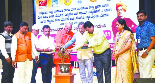 ಸ್ವಾಮಿ ವಿವೇಕಾನಂದರು ವಿಶ್ವಕ್ಕೆ ಭಾತೃತ್ವದ ಸಂದೇಶ ಸಾರಿದ ಸಂತ: ಮೋಕ್ಷಾತ್ಮಾನಂದಶ್ರೀ