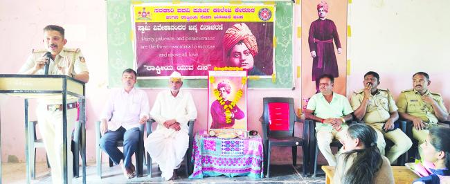 ಯುವ ಜನತೆ ನಿಶ್ಚಿತ ಗುರಿ, ಸ್ವತಿಂಕೆ ರೂಢಿಸಿಕೊಳ್ಳಲಿ: ಸಿಪಿಐ ವಿಶ್ವನಾಥ ಚೌಗಲಾ