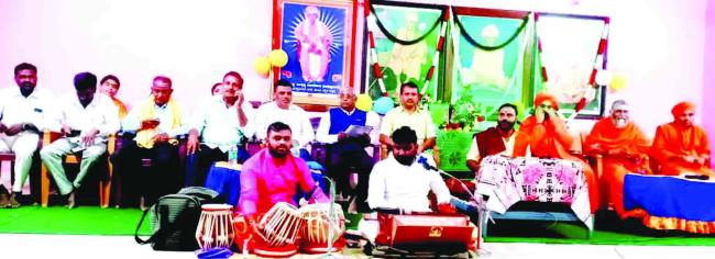 ನಮ್ಮ ಕುಟುಂಬಗಳು ಶ್ರೇಷ್ಠ ವ್ಯಕ್ತಿಗಳ ನಿರ್ಮಾಣದ ಕೇಂದ್ರಗಳಾಗಬೇಕಾಗಿದೆ : ಗೊಲ್ಲರ