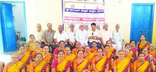 ಮಹಿಳಾ ಮಂಡಳಿವರಿಂದ ಜಾನಪದ ಕಾರ್ಯಕ್ರಮ