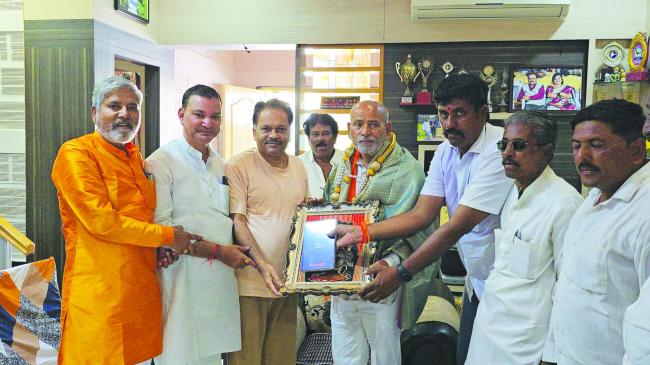 ರೇಲ್ವೆ ಮಾರ್ಗ ರಚನೆಯ ಕುರಿತು ಮಾಜಿ ಸಂಸದರೊಂದಿಗೆ ಚರ್ಚೆ