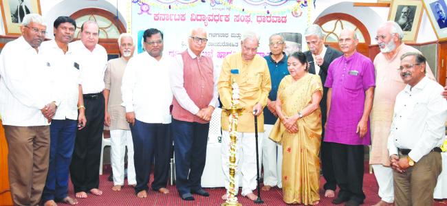 ಸಾಹಿತ್ಯ ಓದುವವರ ಹಿತವನ್ನು ಕಾಪಾಡುತ್ತದೆ: ರಮಾಕಾಂತ ಜೋಶಿ