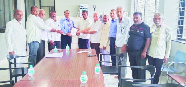 ಅಪಘಾತದಲ್ಲಿ ನಿಧನ: ವಾರಸುದಾರರಿಗೆ ಧನಸಾಯದ ಚೆಕ್ ವಿತರಣೆ