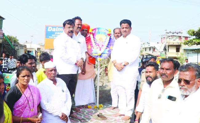 ಶಿವಯೋಗಿ ಸಿದ್ದರಾಮೇಶ್ವರ ವೃತ್ತ ಉದ್ಘಾಟಿಸಿದ ಶಾಸಕ ಮನಗೂಳಿ 