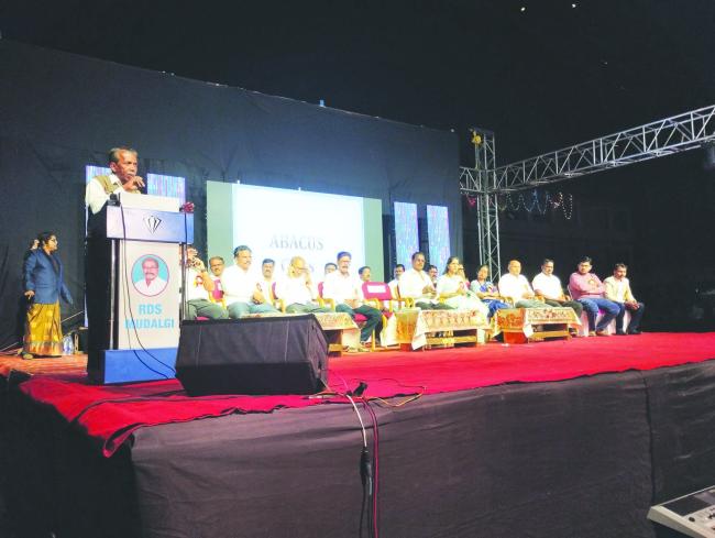 ಆರ್‌.ಡಿ.ಎಸ್‌. ಶಿಕ್ಷಣ ಸಂಸ್ಥೆ ಕಾರ್ಯ ಶ್ಲಾಘನೀಯ: ಮನ್ನಿಕೇರಿ 