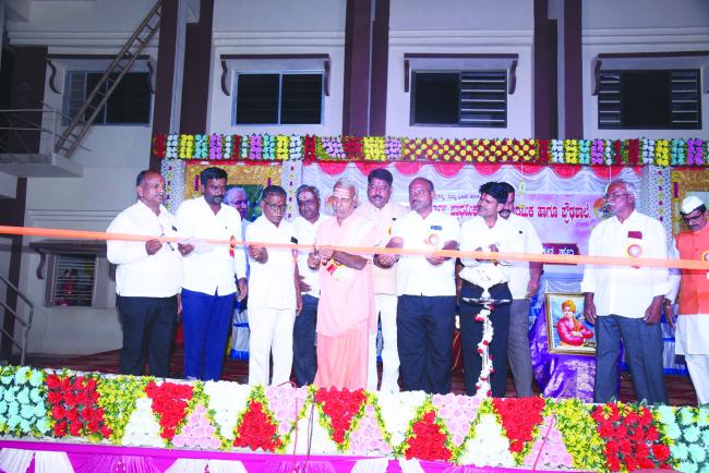 ಪ್ರೌಢ ಶಾಲೆಯ ವಾರ್ಷಿಕ ಸ್ನೇಹ ಸಮ್ಮೇಳನ: ಮುರಘೇಂದ್ರ ಮಹಾಸ್ವಾಮಿಗಳಿಂದ ಉದ್ಘಾಟನೆ 