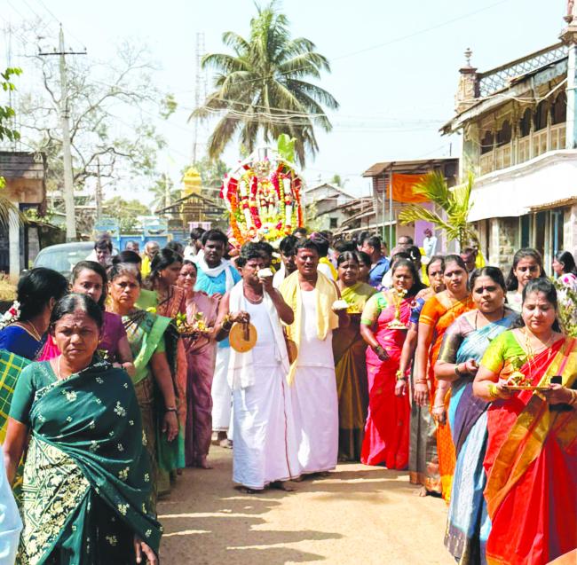 ಬನಶಂಕರಿದೇವಿಯ ಪಲ್ಲಕ್ಕಿ ಮೆರವಣಿಗೆಯು ಜೃಂಭಣೆಯಿಂದ ನಡೆಯಿತು