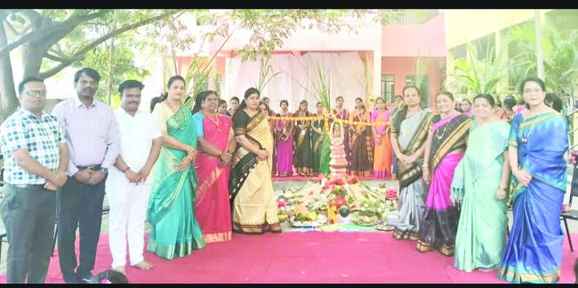 ವೈಭವದ ಸಂಕ್ರಾಂತಿ ಹಬ್ಬ: 295 ಬಗೆಯ ಖಾದ್ಯಗಳ ಸವಿಯನ್ನು ಸವಿದ  ಸಾರ್ವಜನಿಕರು 