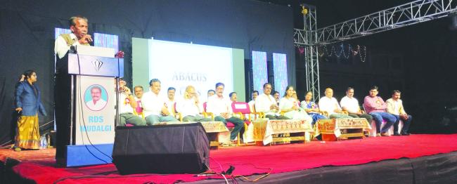 ಮಕ್ಕಳಿಗೆ ಸಂಸ್ಕೃತಿ ಸಂಸ್ಕಾರ, ಮೌಲ್ಯಯುತ ಶಿಕ್ಷಣ ಬಹುಮುಖ್ಯ: ಬಿ.ಇ.ಓ. ಅಜೀತ್ ಮನ್ನಿಕೇರಿ 