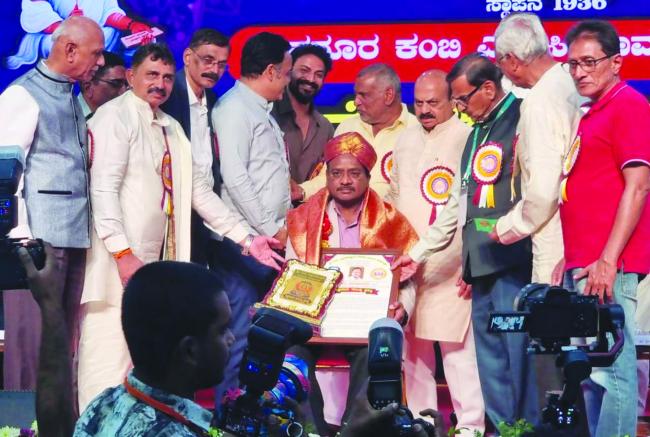 ಕನ್ನಡ ವಿಶ್ವವಿದ್ಯಾಲಯದ ಕುಲಪತಿ ಡಾ.ಡಿ.ವಿ. ಪರಮಶಿವಮೂರ್ತಿ ಅವರಿಗೆ ಸಿದ್ಧರಾಮ ಸಾಹಿತ್ಯ ಪ್ರಶಸ್ತಿ ಪ್ರದಾನ