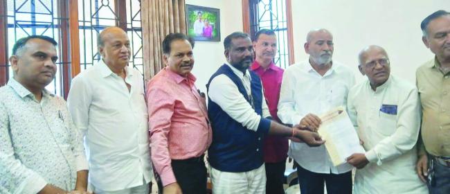 ಬ್ರಾಡಗೇಜ್ ರೇಲ್ವೆ ಮಾರ್ಗ ರಚನೆಗಾಗಿ ಸಂಗಣ್ಣ ಕರಡಿ ಭೇಟಿ